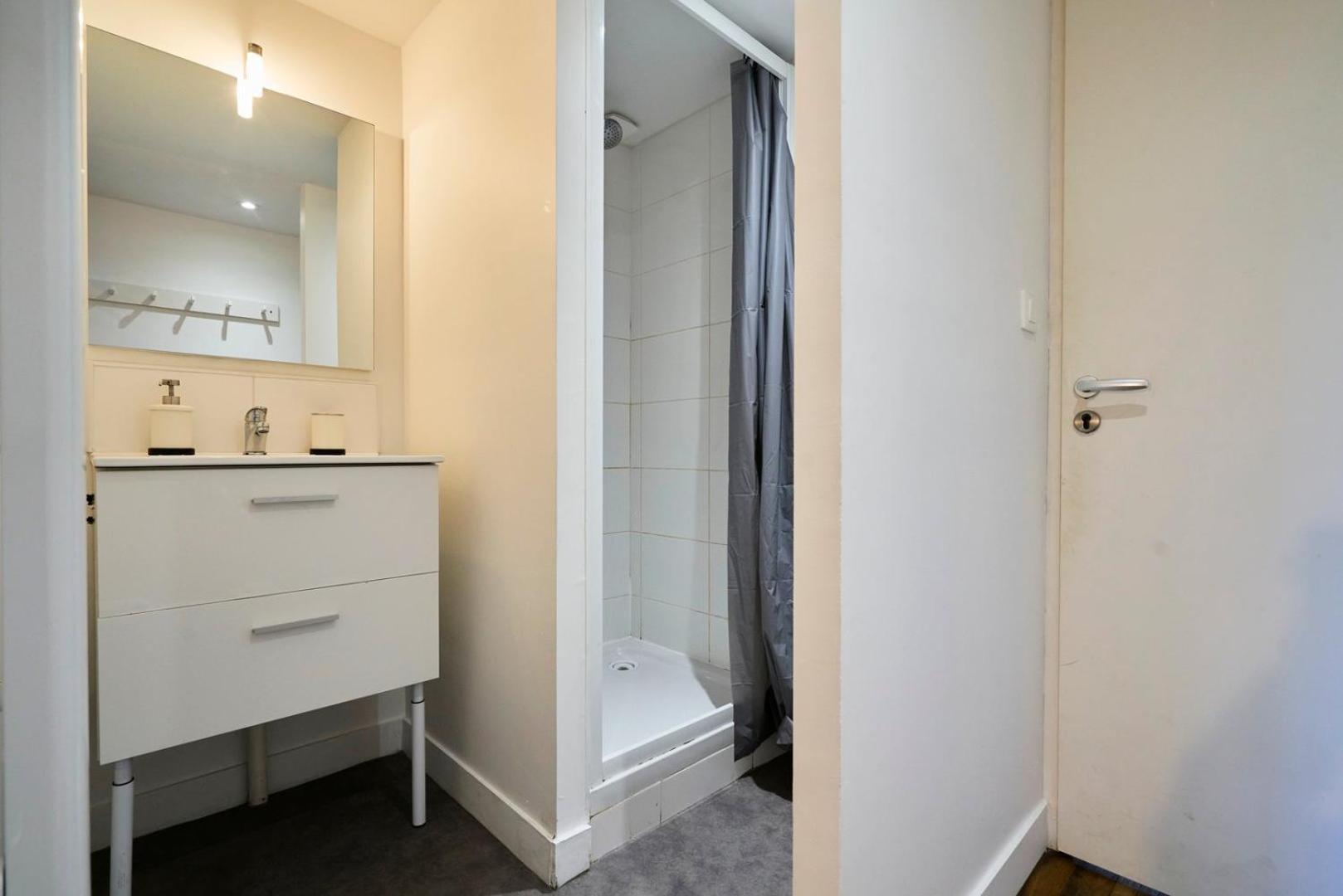 Bright 3-Bedroom 2-Bathroom Flat. Лилль Экстерьер фото