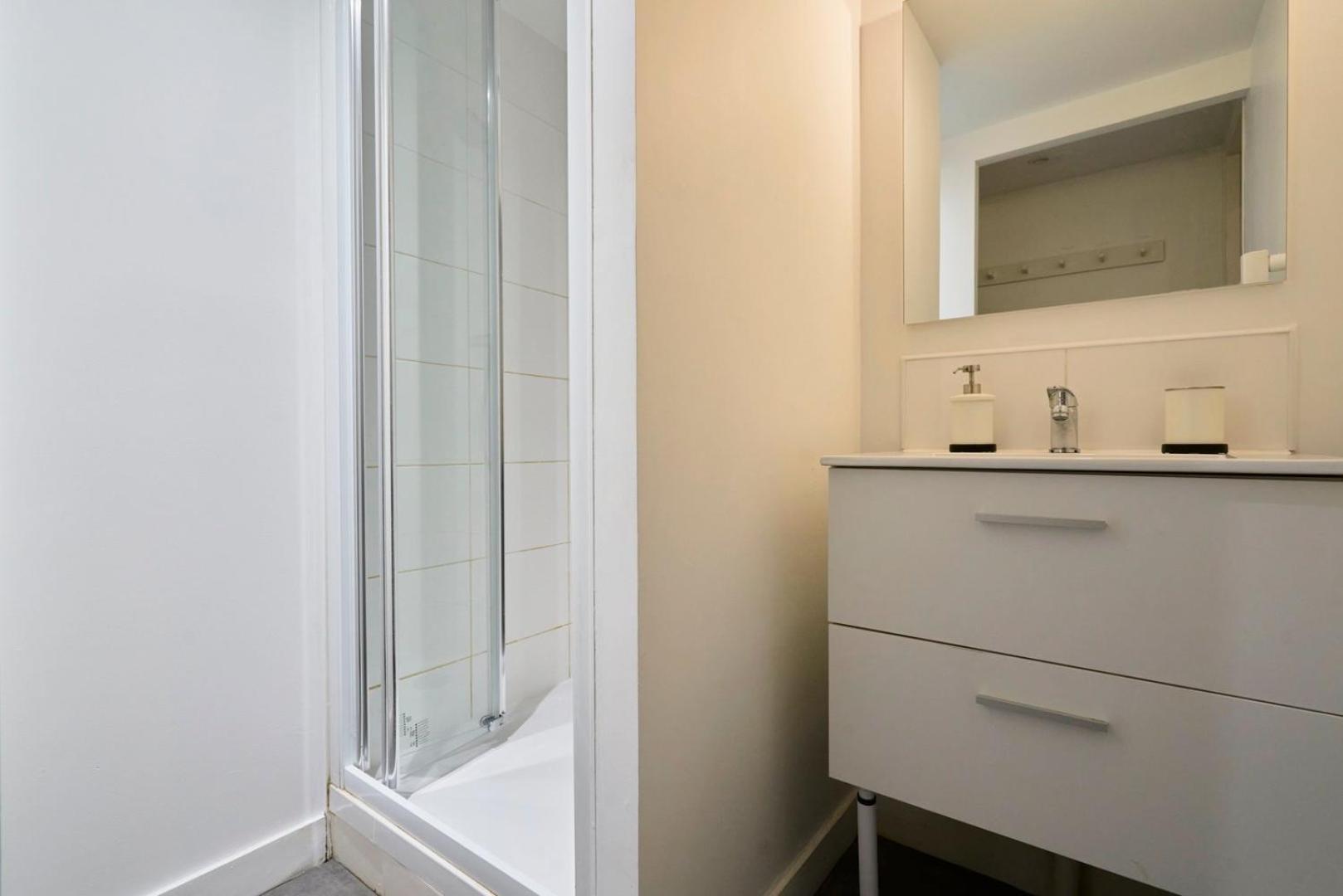 Bright 3-Bedroom 2-Bathroom Flat. Лилль Экстерьер фото